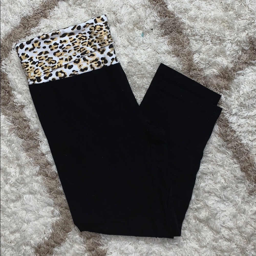 Small Rue21 Capri Yoga Pants with Cheetah Band